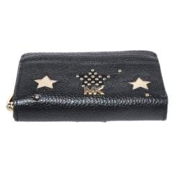 مملوكة مسبقًا Michael Kors Black Studded Leather Star Zip Around Coin Purse
