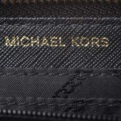 مملوكة مسبقًا Michael Kors Black Studded Leather Star Zip Around Coin Purse