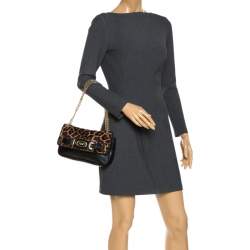 Pre Owned حقيبة كتف مايكل مايكل كورس قلاب إبزيم جلد وشعر عجل طباعة فهد سوداء