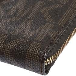 Pre Owned محفظة مايكل كورس بسحاب ملتف كانفاس مقوى مطبوع نقشة شعار الماركة بني