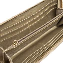 مملوكة مسبقًا Michael Kors Metallic Gold Mirror Signature PVC Zip Around Wallet