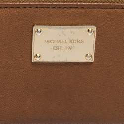 مملوكة مسبقًا Michael Kors Brown Leather Jet Set Zip Around Wallet