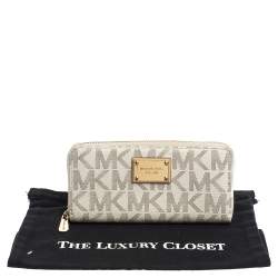 مملوكة مسبقًا محفظة مايكل كورس كانفاس أبيض مونوغرامي مقوى بسحاب ملتف