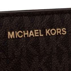 مملوكة مسبقًا Michael Kors Brown Signature Coated Canvas Zip Around Wallet