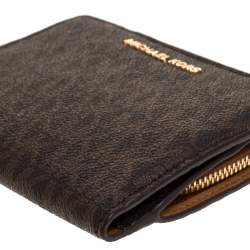 مملوكة مسبقًا Michael Kors Brown Signature Coated Canvas Zip Around Wallet