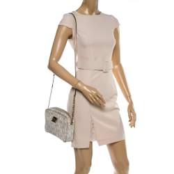 مملوكة مسبقًا حقيبة كروس مايكل كورس ويست /إيست كانفاس مقوى شهير بيج / بيضاء 