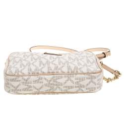 مملوكة مسبقًا حقيبة كروس مايكل كورس ويست /إيست كانفاس مقوى شهير بيج / بيضاء 