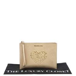 Pre Owned حقيبة كلاتش معصم مايكل كورس ترصيعات هارت جلد ذهبية ميتالك 