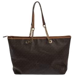مملوكة مسبقًا Michael Kors Brown Signature Coated Canvas Jet Set Travel Chain Tote