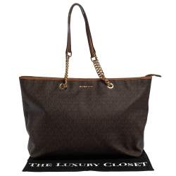 مملوكة مسبقًا Michael Kors Brown Signature Coated Canvas Jet Set Travel Chain Tote
