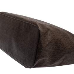 مملوكة مسبقًا Michael Kors Brown Signature Coated Canvas Jet Set Travel Chain Tote