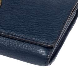 مملوكة مسبقًا Michael Kors Navy Blue Leather Fulton Flap Continental Wallet