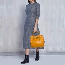 مملوكة مسبقًا حقيبة يد مايكل كورس هاميلتون نوث ساوذ كبيرة جلد صفراء 