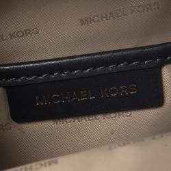 مملوكة مسبقًا حقيبة ظهر مايكل كورس ميني جيسا كانفاس كاروهات مونوغرامي وجلد أزرق