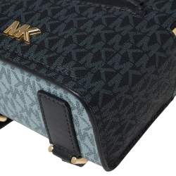 مملوكة مسبقًا حقيبة ظهر مايكل كورس ميني جيسا كانفاس كاروهات مونوغرامي وجلد أزرق