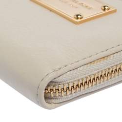 Pre Owned Micheal Kors White Leather Zip Around Wallet