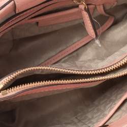 مملوكة مسبقًا حقيبة يد توتس مايكل مايكل كورس سينثيا جلد وردية