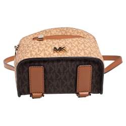 مملوكة مسبقًا حقيبة ظهر مايكل كورس جيسا قابلة للتحويل كانفاس مقوى بالشعار وجلد بني/بني فاتح 