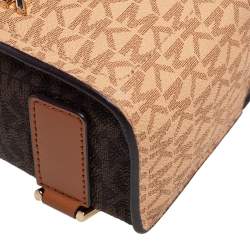 مملوكة مسبقًا حقيبة ظهر مايكل كورس جيسا قابلة للتحويل كانفاس مقوى بالشعار وجلد بني/بني فاتح 