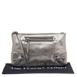 Pre Owned حقيبة معصم كلاتش مايكل كورس ميتالك جلد فالون فضى ميتالك 