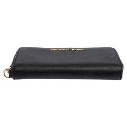 مملوكة مسبقًا Michael Kors Black Leather Jet Set Zip Around Wallet