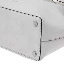 Pre Owned حقيبة كتف مايكل كورس بلاكيلي باكيت جلد أبيض متوسطة