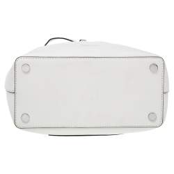 Pre Owned حقيبة كتف مايكل كورس بلاكيلي باكيت جلد أبيض متوسطة