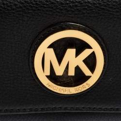 مملوكة مسبقًا محفظة كونتينينتال مايكل كورس فولتون جلد مُحبب أسود بقلاب