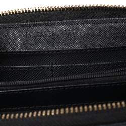 مملوكة مسبقًا محفظة مايكل كورس جيت سيت جلد أسود بسحاب ملتف 