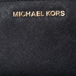 مملوكة مسبقًا محفظة مايكل كورس جيت سيت جلد أسود بسحاب ملتف 