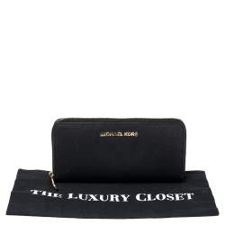 مملوكة مسبقًا محفظة مايكل كورس جيت سيت جلد أسود بسحاب ملتف 