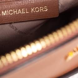 مملوكة مسبقًا MICHAEL Michael Kors White/Tan Signature Canvas And Leather Emmy Backpack