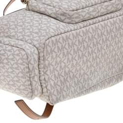 مملوكة مسبقًا حقيبة ظهر مايكل كورس أبي كبيرة جلد وكانفاس مقوى مميز أبيض 