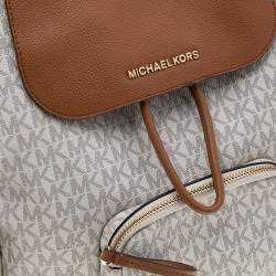 مملوكة مسبقًا حقيبة ظهر مايكل كورس أبي كبيرة جلد وكانفاس مقوى مميز أبيض 