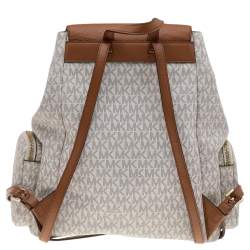 مملوكة مسبقًا حقيبة ظهر مايكل كورس أبي كبيرة جلد وكانفاس مقوى مميز أبيض 