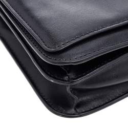 مملوكة مسبقًا حقيبة كتف مايكل كورس سواغ حلية شعار موت جلد أسود