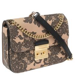 Pre Owned حقيبة كتف مايكل كورس جلد بيج مطبوع بقلاب