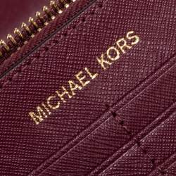 مملوكة مسبقًا محفظة بسلسلة جيت مايكل كورس سيت ترافيل جلد سافيانو عنابي 