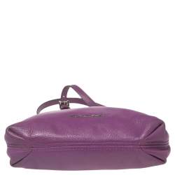 مملوكة مسبقًا حقيبة كروس مايكل كورس ماغينتا جلد بنفسجي مزينة دلاية بشراشيب