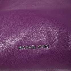 مملوكة مسبقًا حقيبة كروس مايكل كورس ماغينتا جلد بنفسجي مزينة دلاية بشراشيب