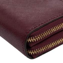 مملوكة مسبقًا محفظة مايكل كورس كومباكت سحاب ملتف مزدوج جلد سافيانو عنابي