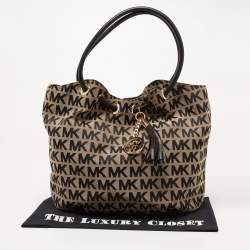 Pre Owned Michael Kors Beige/Black Signature Canvas and Leather Jet Set Drawstring Bag