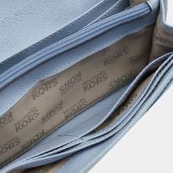 مملوكة مسبقًا Michael Kors Light Blue Leather Jet Set Travel Wallet On Chain