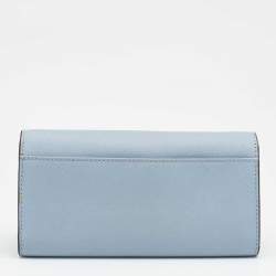مملوكة مسبقًا Michael Kors Light Blue Leather Jet Set Travel Wallet On Chain