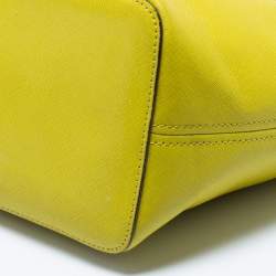 مملوكة مسبقًا حقيبة يد توتس مايكل كورس جيت سيت جلد أخضر نيون صغيرة