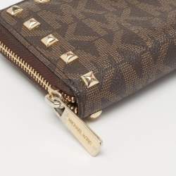 Pre Owned محفظة مايكل كورس كانفاس مرصع مقوى بني شعار الماركة سحاب ملتف