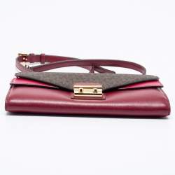 مملوكة مسبقًا Michael Kors Tri Color Signature Coated Canvas and Leather Crossbody Bag