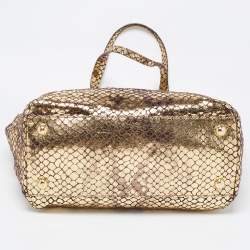 مملوكة مسبقًا حقيبة يد توتس مايكل مايكل كورس سويدي وجلد نقشة الثعبان ذهبي ميتاليك بسلسلة 