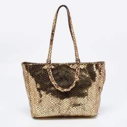 مملوكة مسبقًا حقيبة يد توتس مايكل مايكل كورس سويدي وجلد نقشة الثعبان ذهبي ميتاليك بسلسلة 