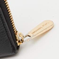 مملوكة مسبقًا Michael Kors Black Leather Zip Around Continental Wallet